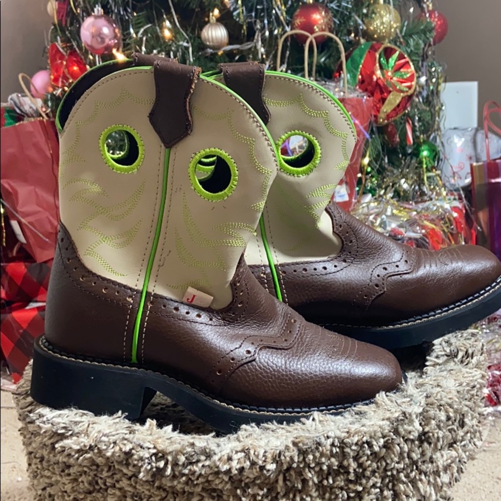 Justin gypsy boots.